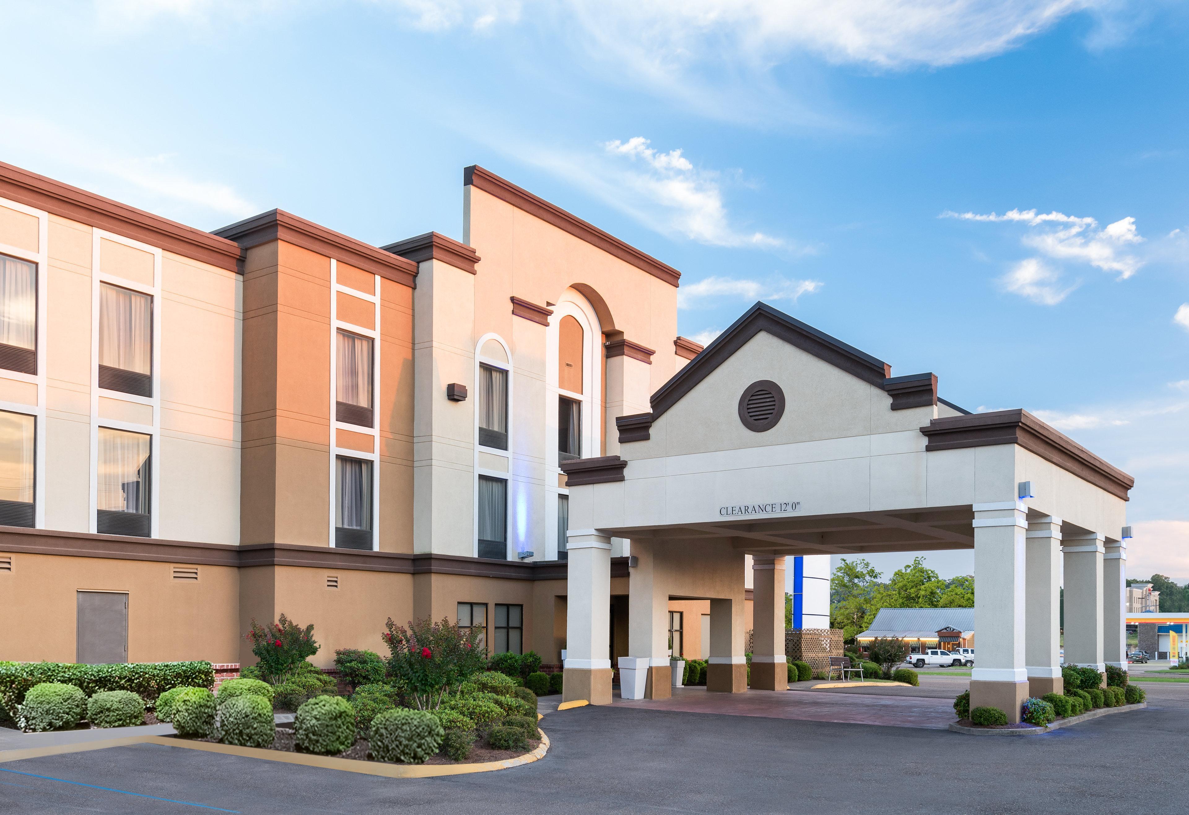 Holiday Inn Express & Suites - Grenada, An Ihg Hotel Exterior photo